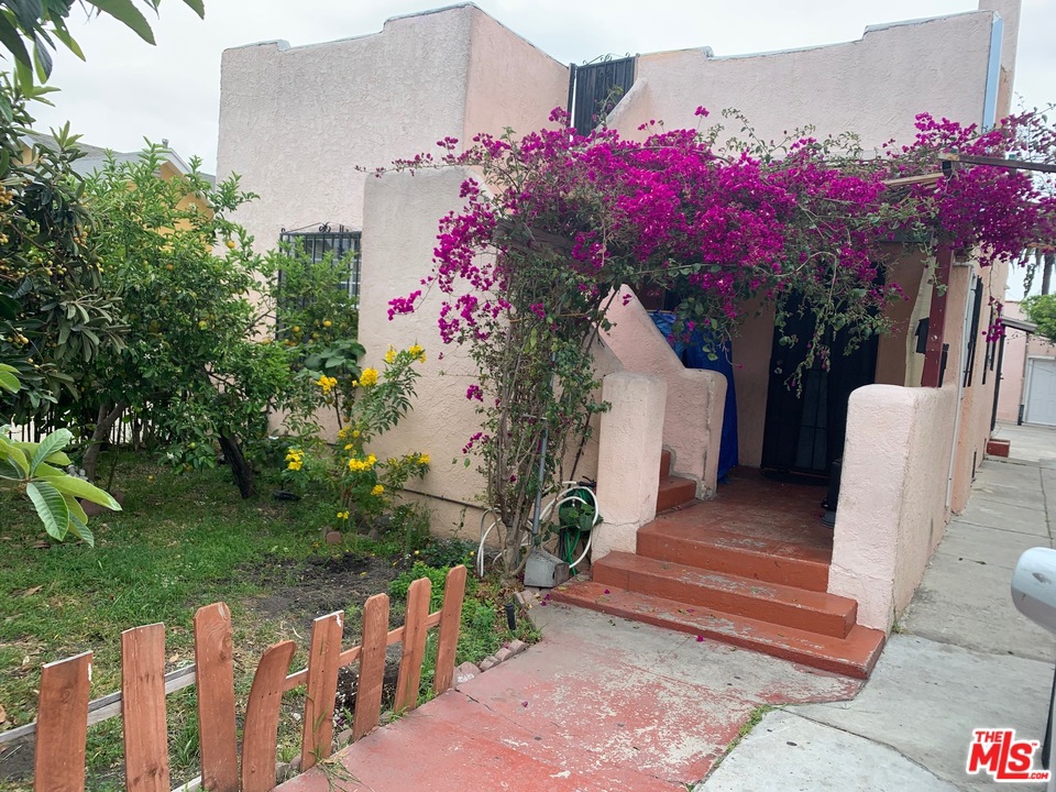 2323 REDONDO Boulevard