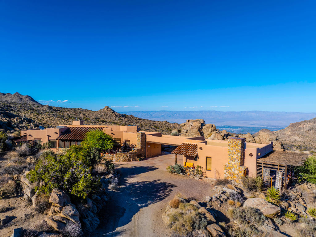 58720 Avenida Los Pinos