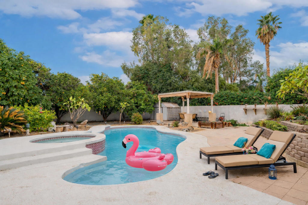 68947 Risueno Road