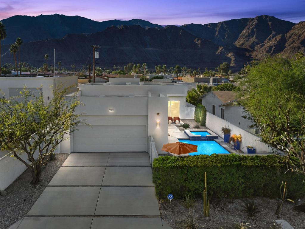 52085 Avenida Herrera