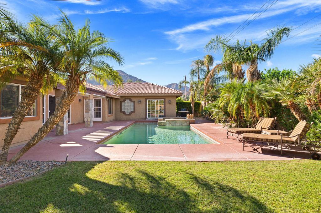 51425 Calle Quito