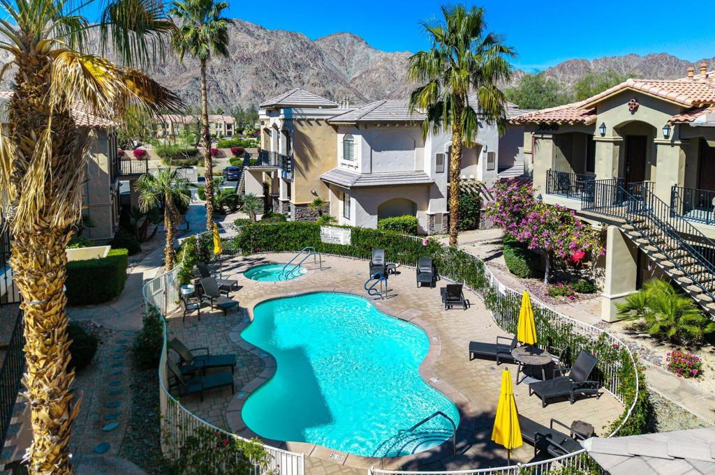 50660 Santa Rosa Plaza