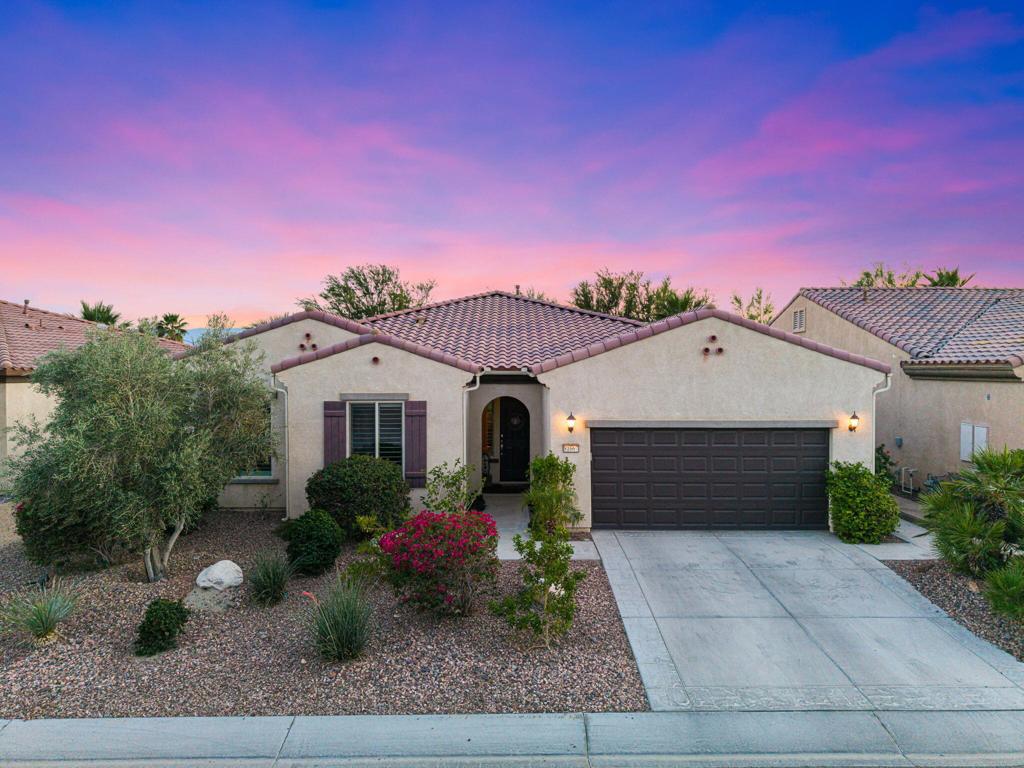 81667 Avenida Viesca