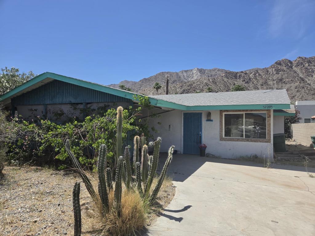 52295 Avenida Alvarado