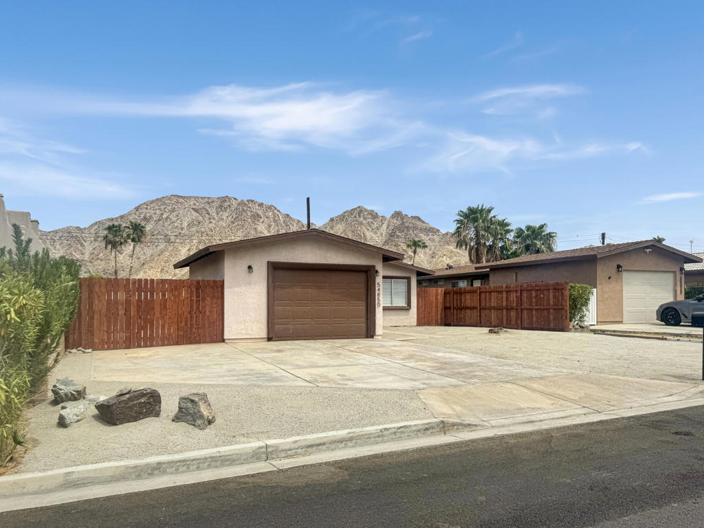 54850 Avenida Juarez