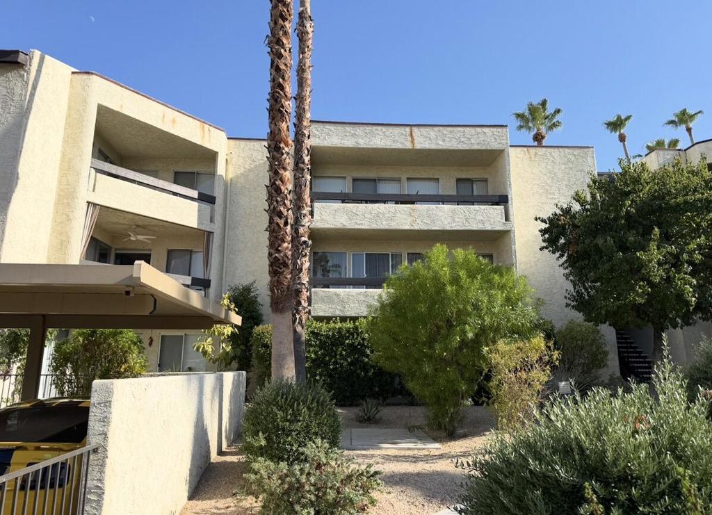 1552 Camino Real