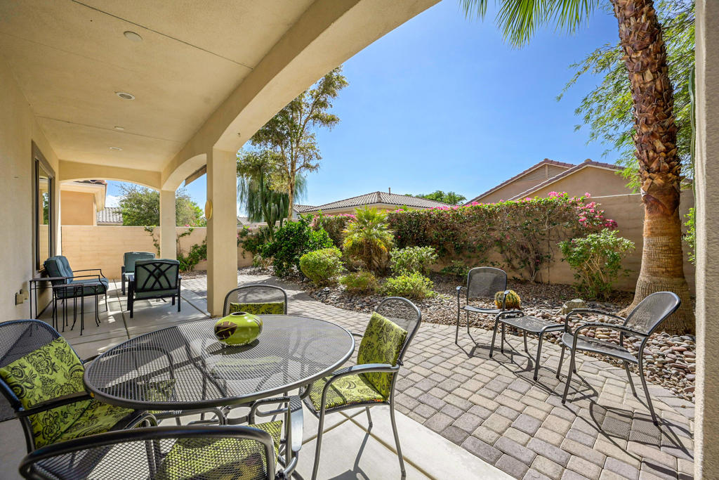81665 Avenida De Baile