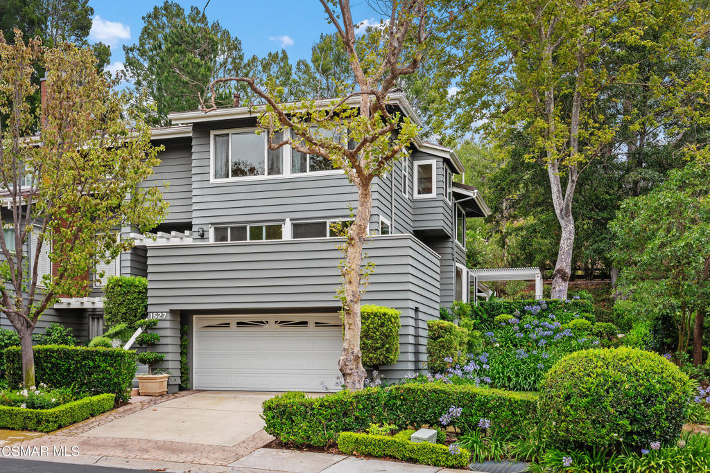 1527 View Drive