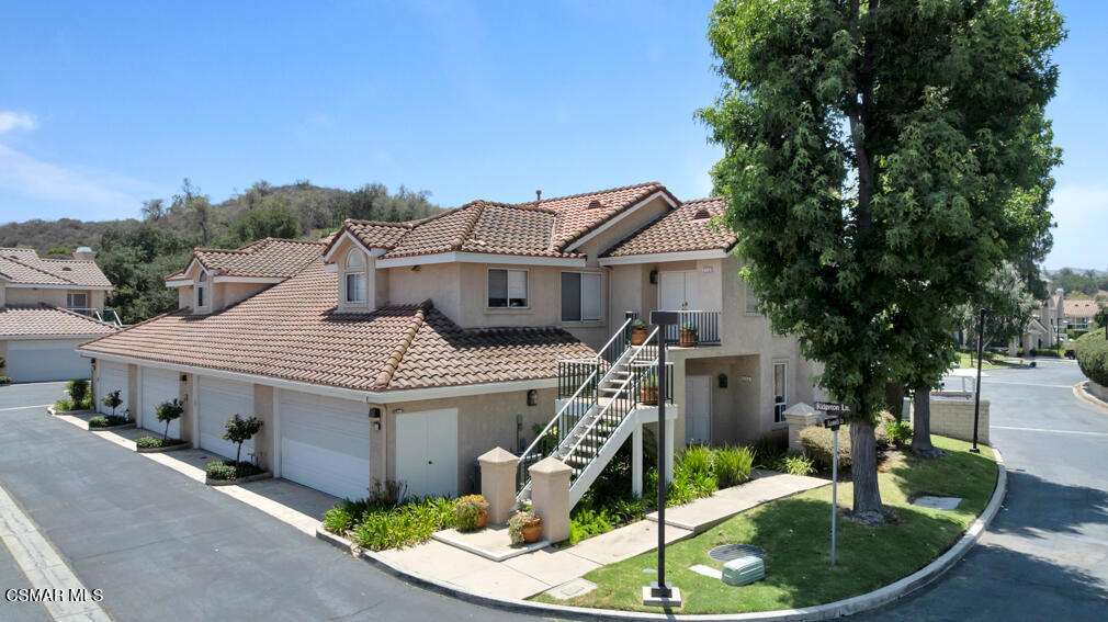 275 Ridgeton Lane