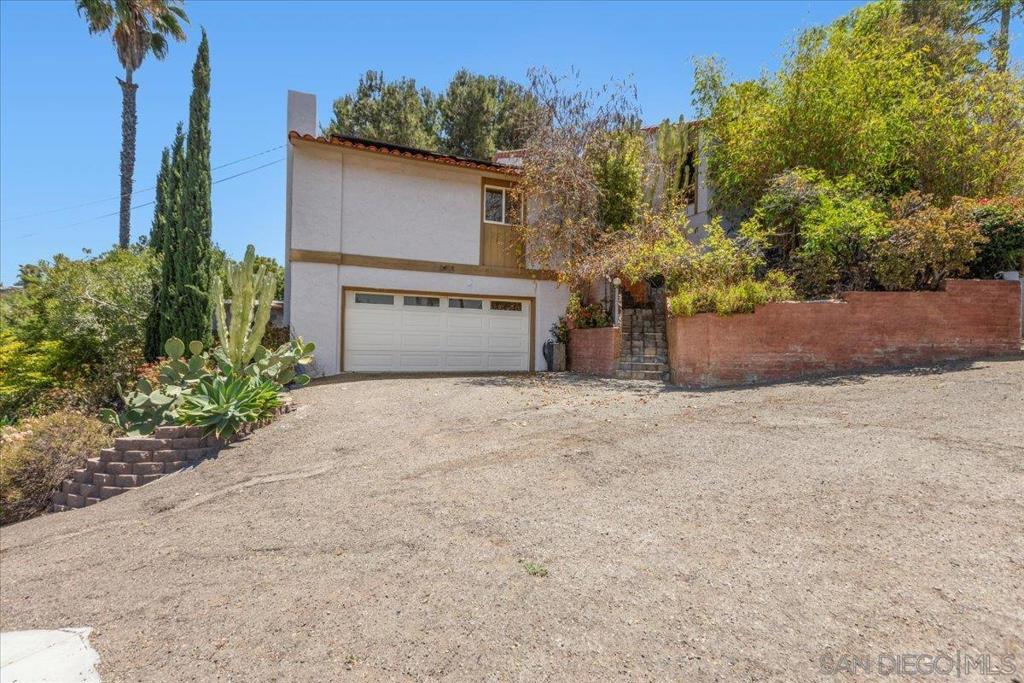 8621 Golf Dr