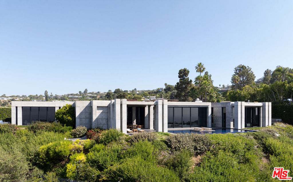 410 Trousdale Place