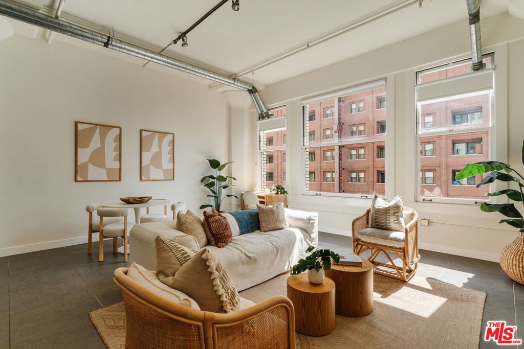 939 Broadway