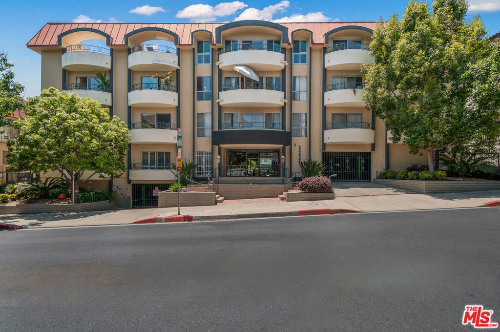 1221 Kings Road