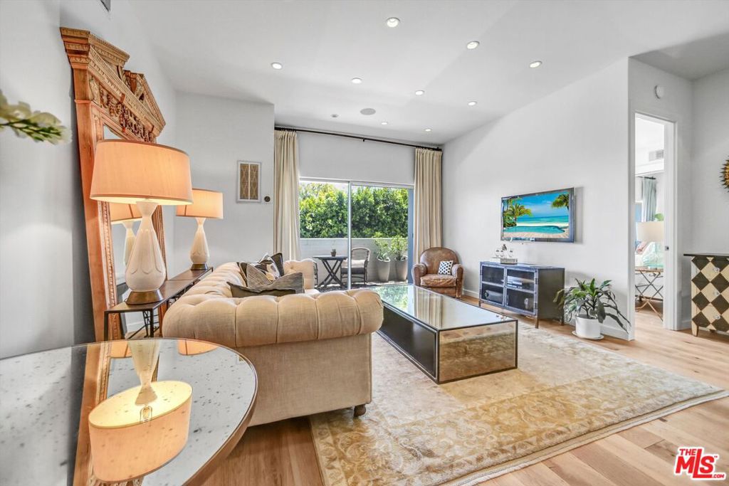 999 Doheny Drive