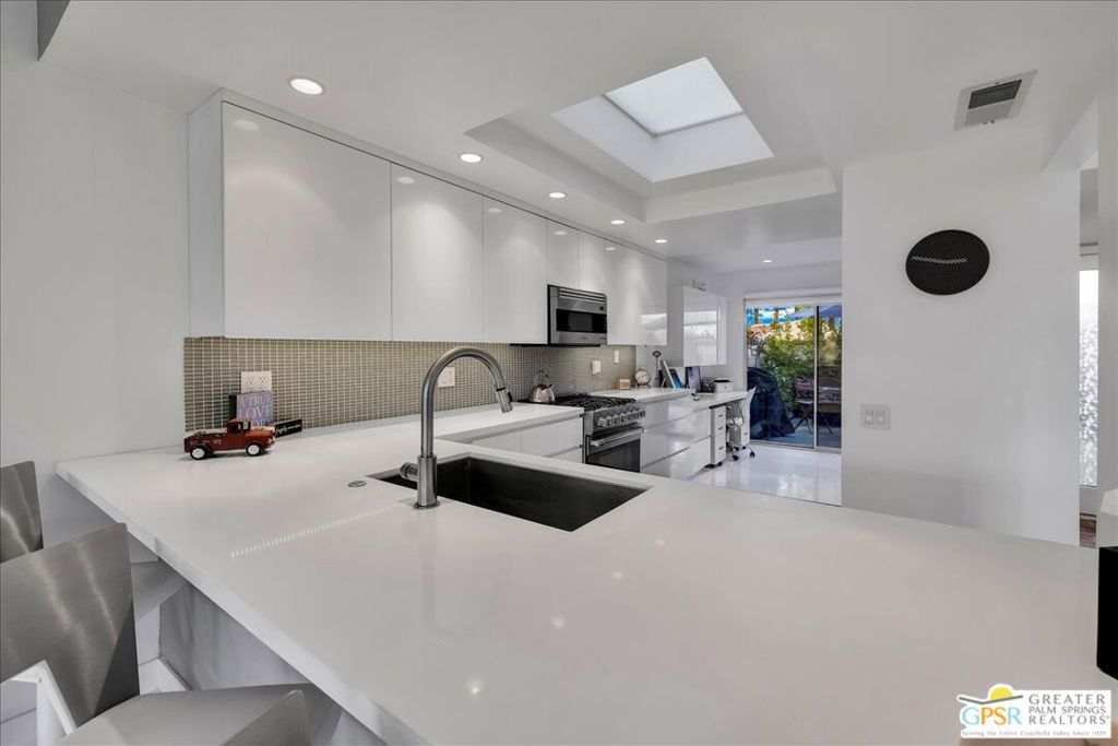 35951 Paseo Circulo