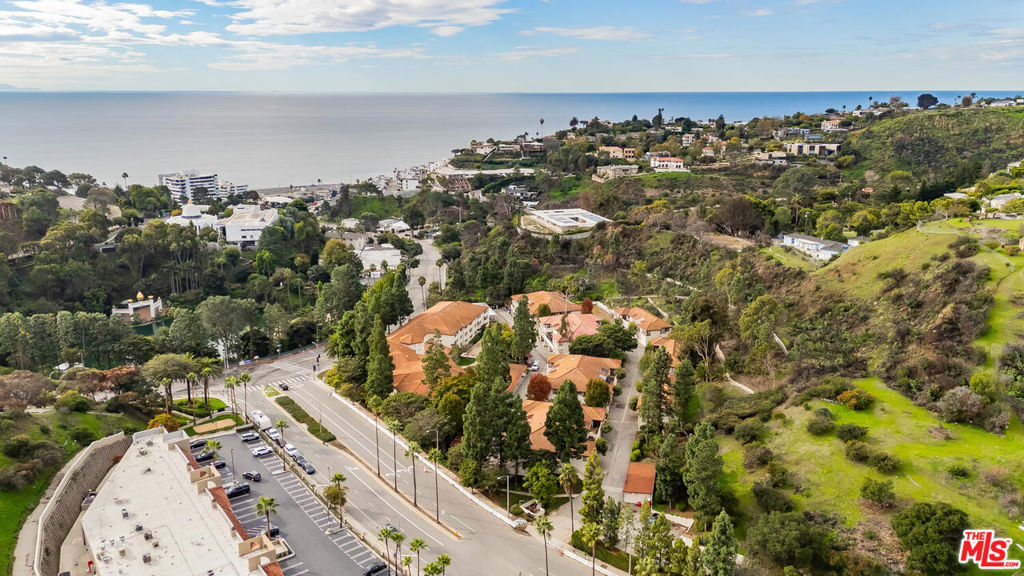 501 Palisades Drive