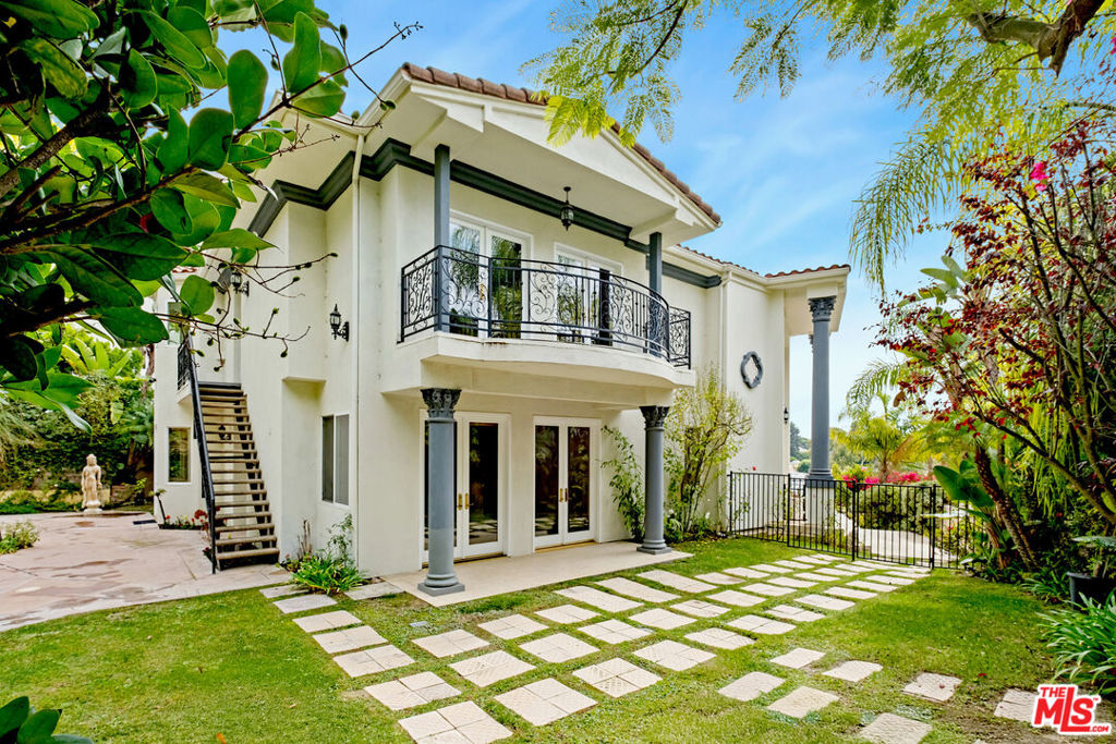 2997 Beverly Glen Circle