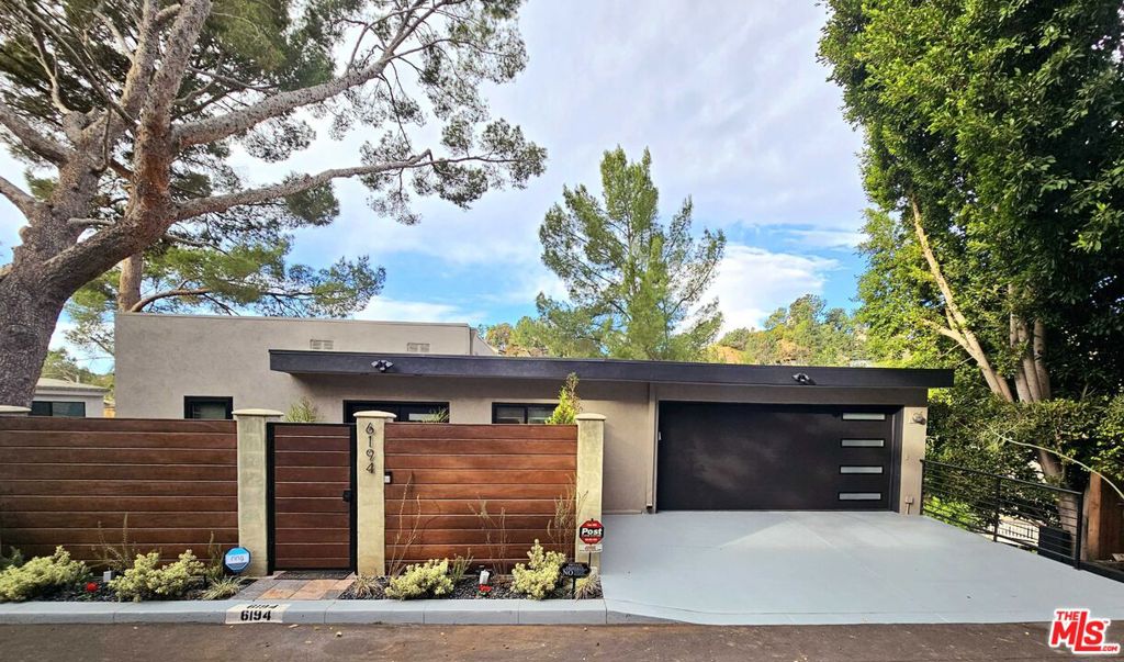 6194 Rodgerton Drive