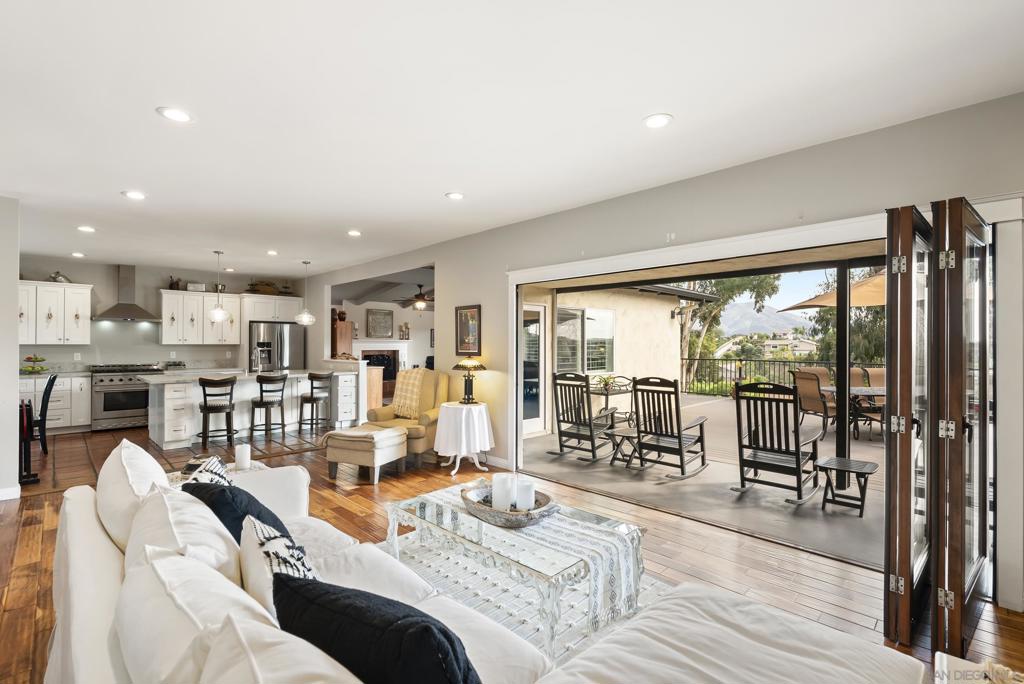 4214 Bobbie Ln