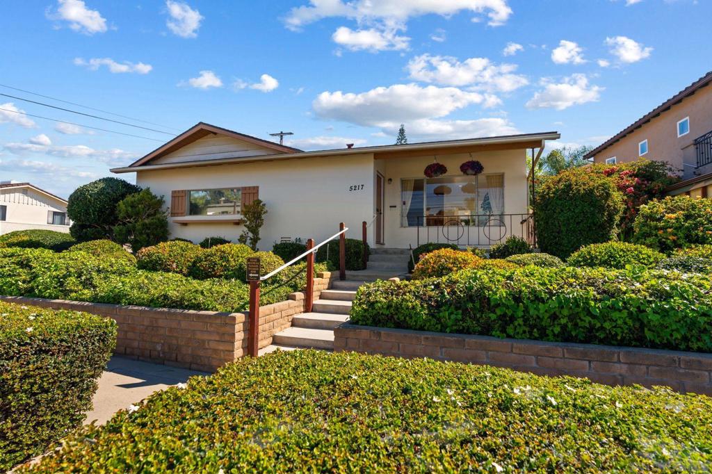 5217 Vickie Dr