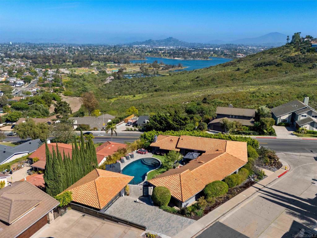 6315 Ridge Manor