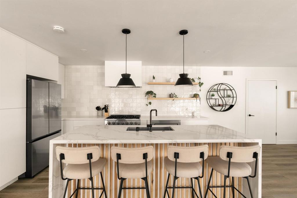 5173 Walsh Way