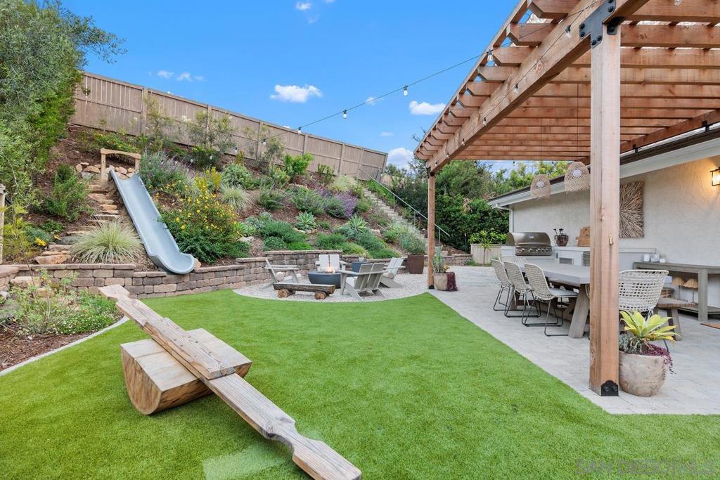 3343 Del Rio Ct