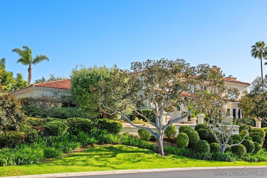 16429 Avenida de los Olivos