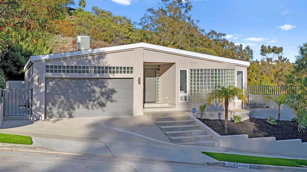 4909 Pacifica