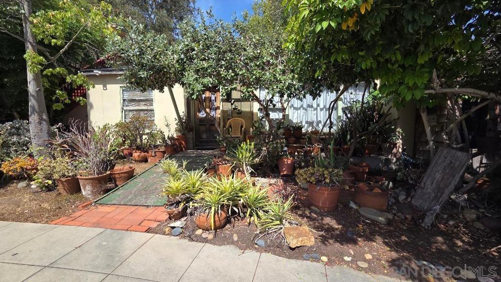 2729 Teresita St