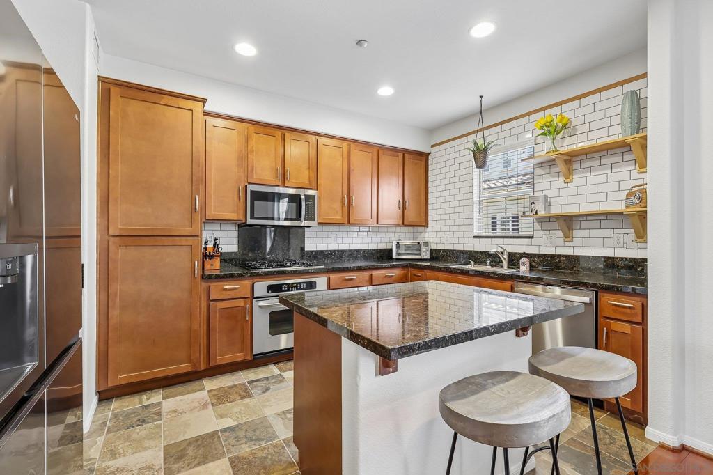 2443 Longstaff Ct