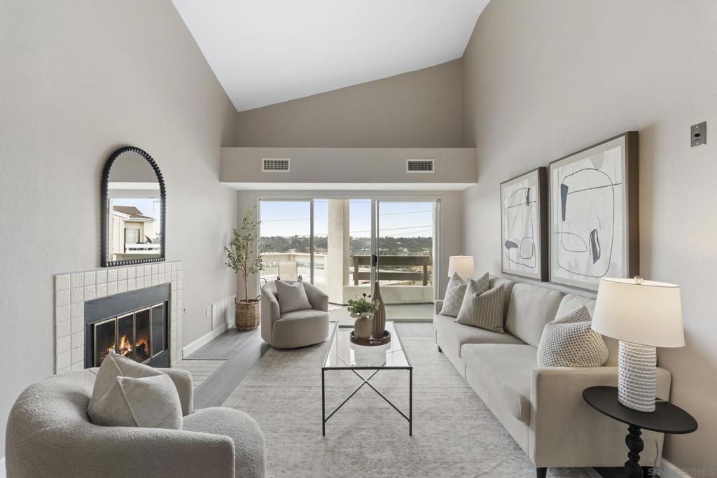 7043 Camino Degrazia