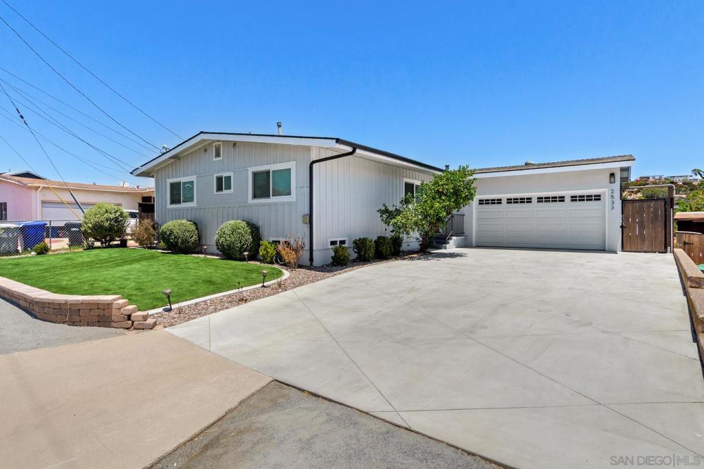 2533 Calle Tres Lomas