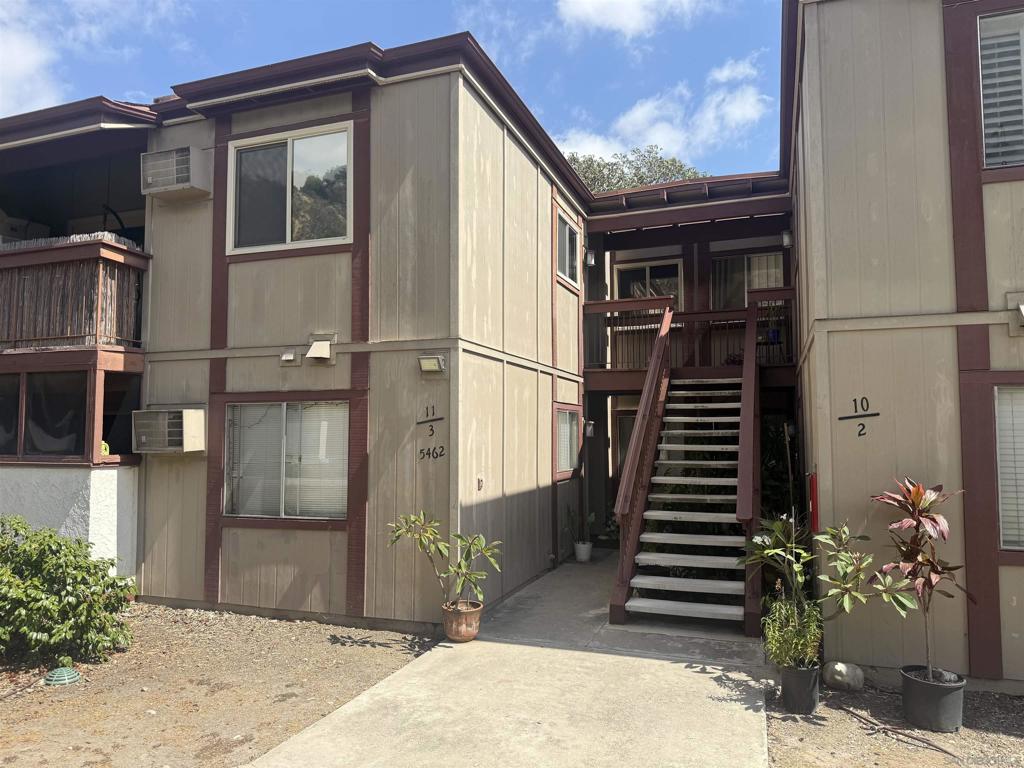 5462 Adobe Falls Rd