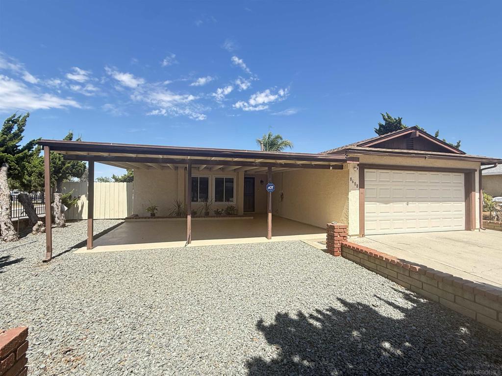 8608 Reagan Cir