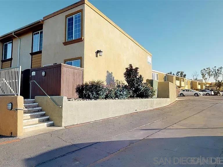 5252 Balboa Arms Dr