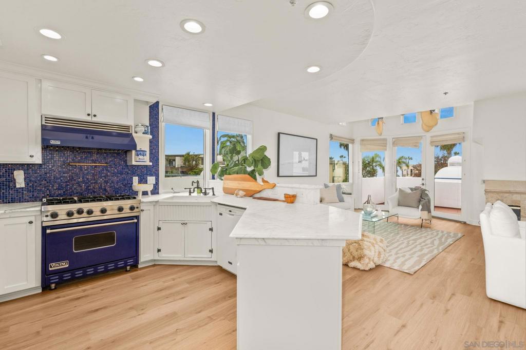 5437 La Jolla Blvd