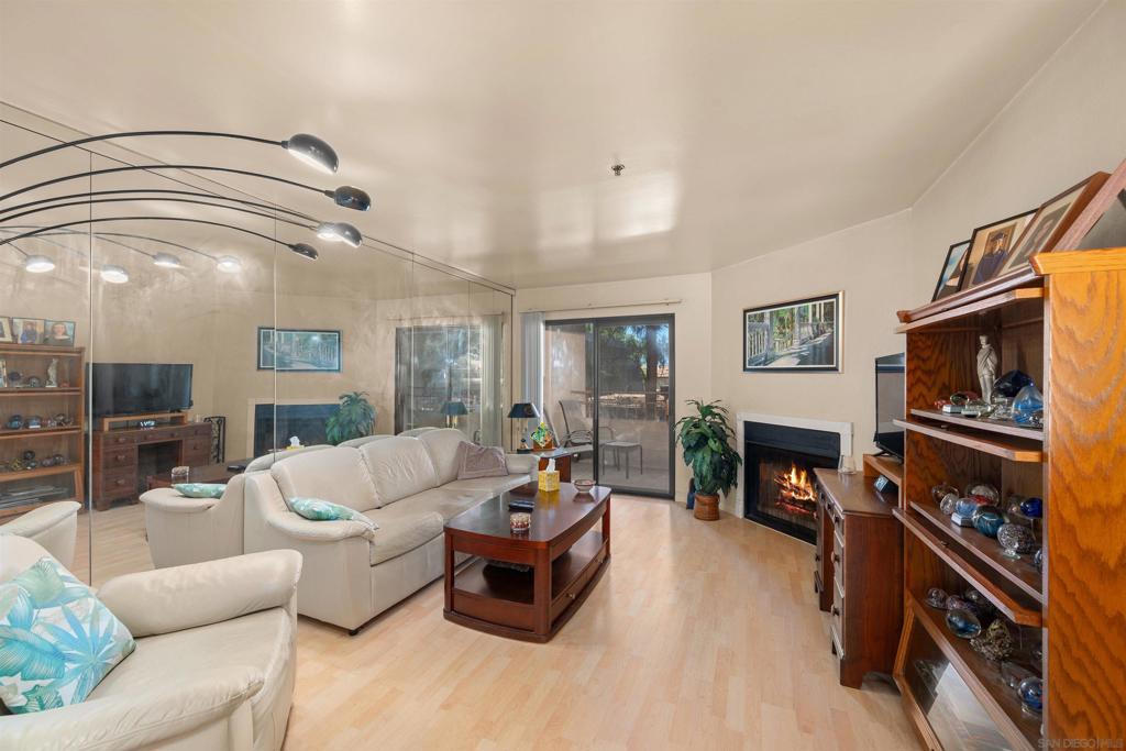 5649 Lake Park