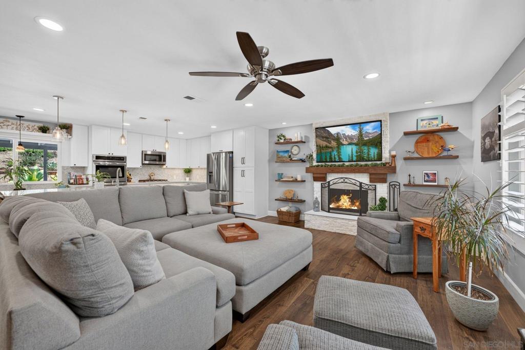 2520 Windmill View
