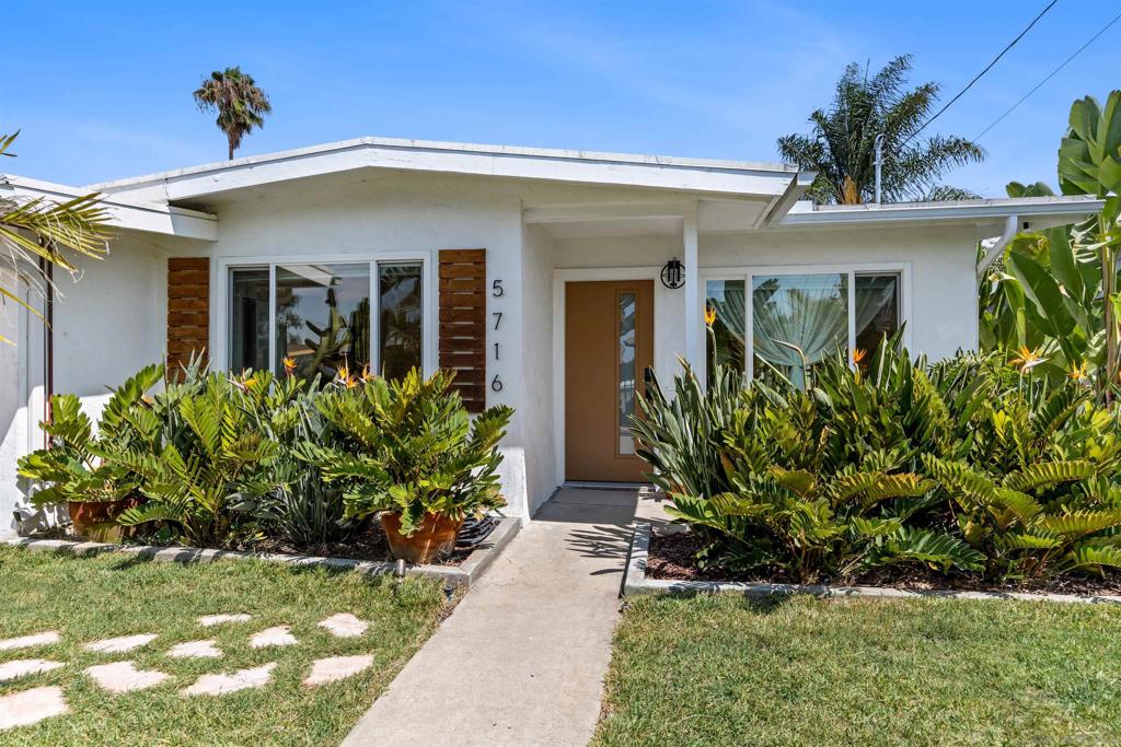 5716 Redwood
