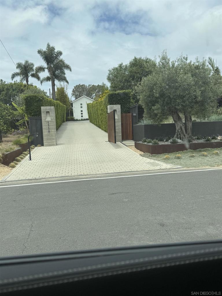 1116 Crest Drive