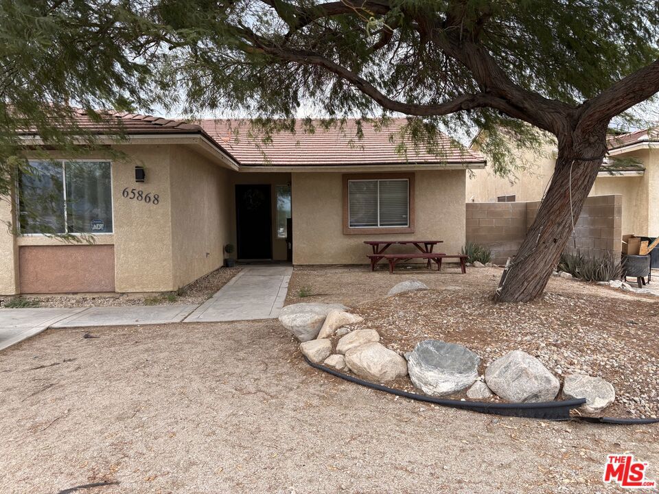 65868 Flora Avenue