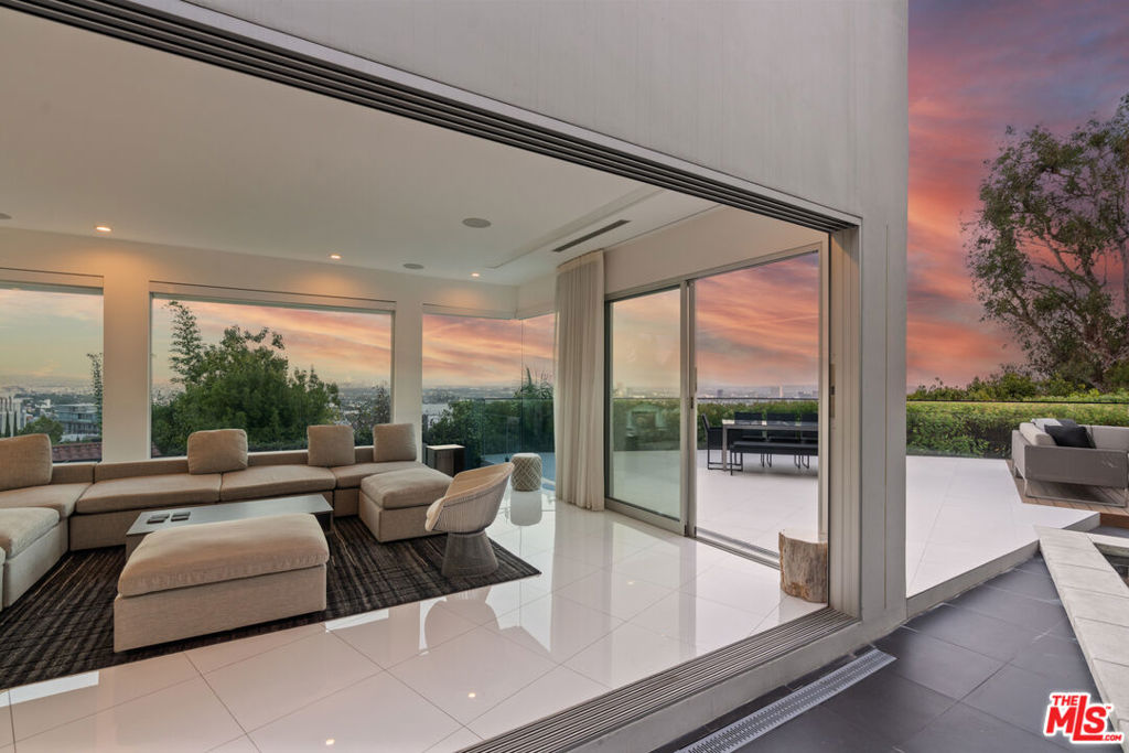 1377 Miller Place