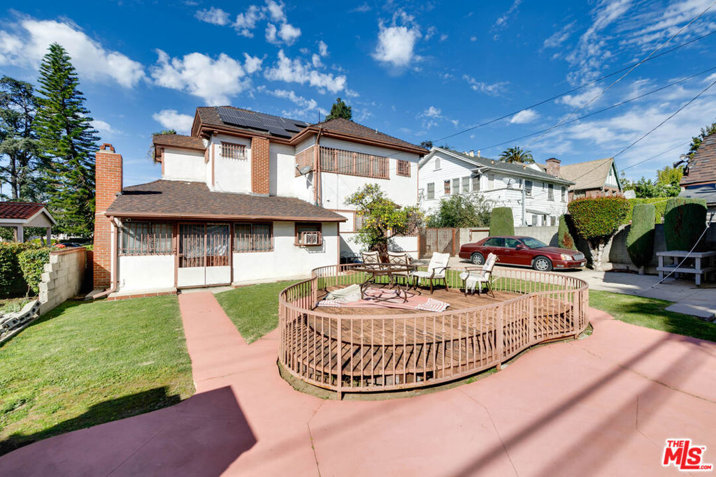 2136 Victoria Avenue