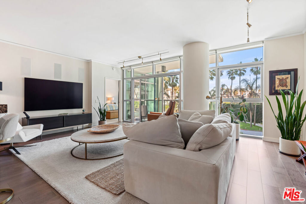 13650 Marina Pointe Drive