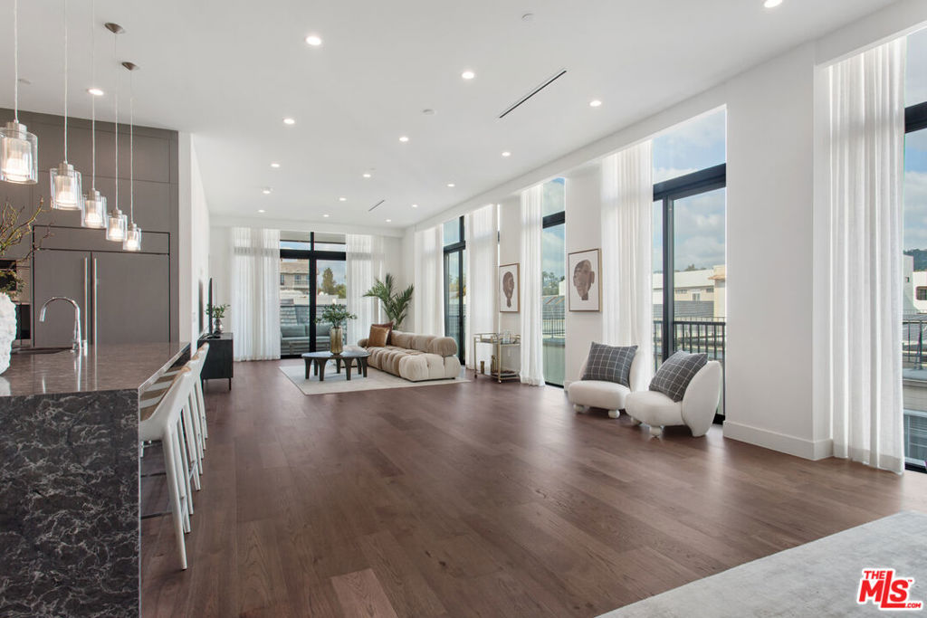 425 Palm Drive