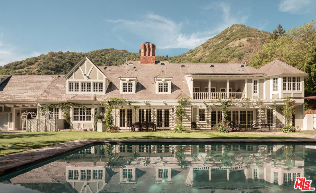 1420 Moraga Drive