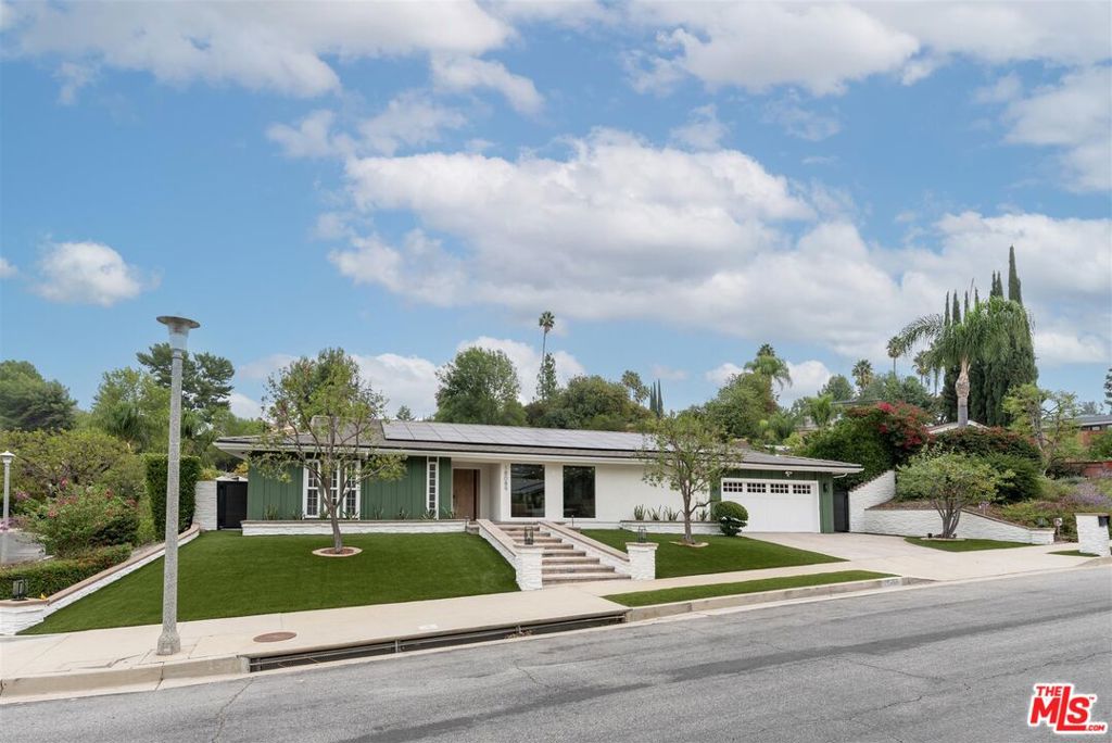 18089 Lake Encino Drive