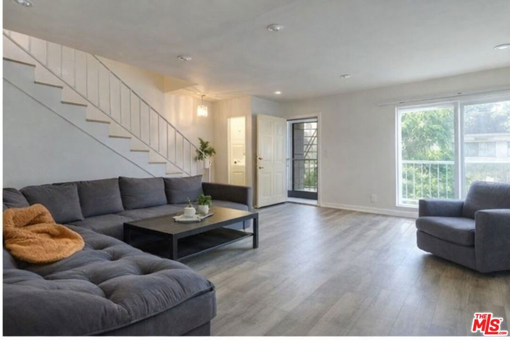 7000 La Cienega Boulevard