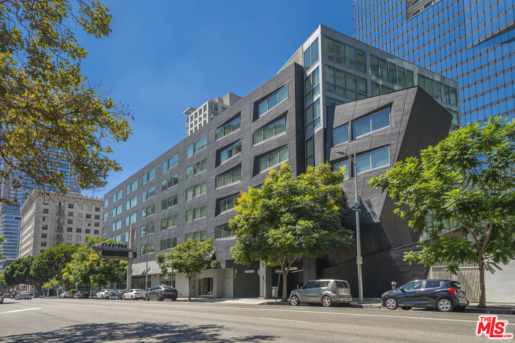 901 Flower Street